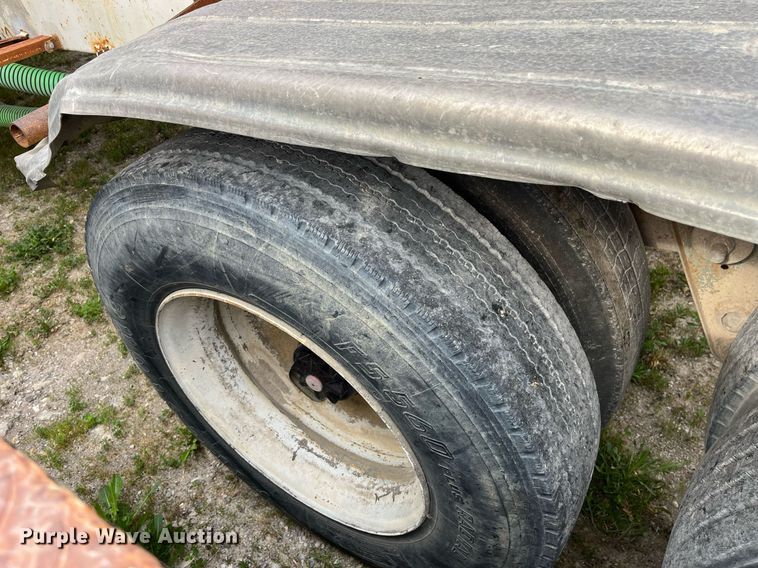 image for item LB9021 1974 Fruehauf  pneumatic dry bulk trailer