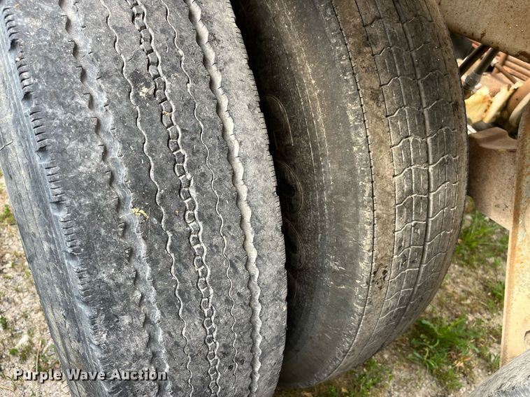 image for item LB9021 1974 Fruehauf  pneumatic dry bulk trailer