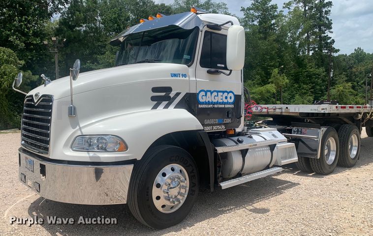 image for item LH9746 2000 Mack CX613  semi truck