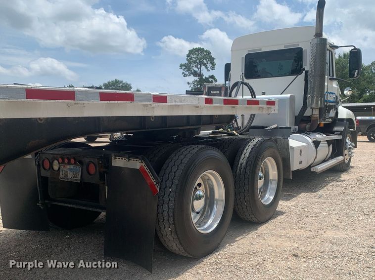 image for item LH9746 2000 Mack CX613  semi truck