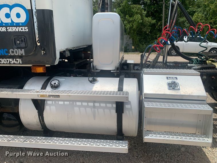 image for item LH9746 2000 Mack CX613  semi truck