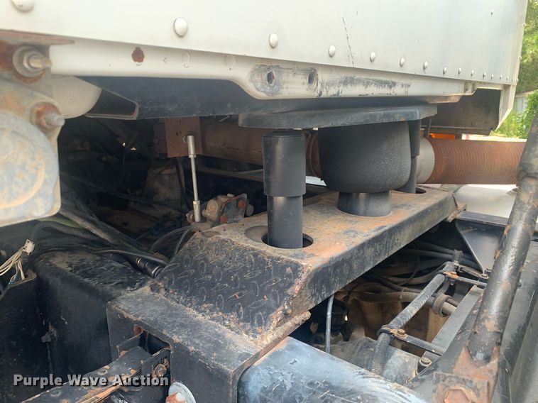 image for item LH9746 2000 Mack CX613  semi truck