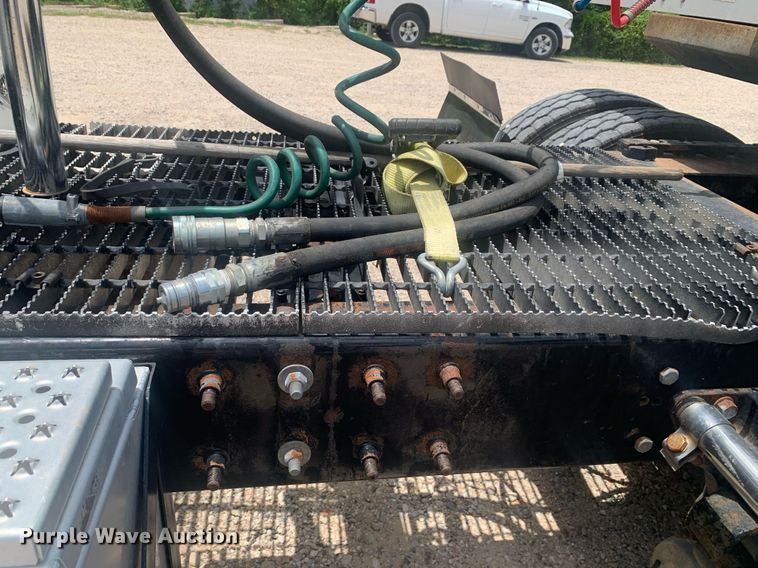 image for item LH9746 2000 Mack CX613  semi truck