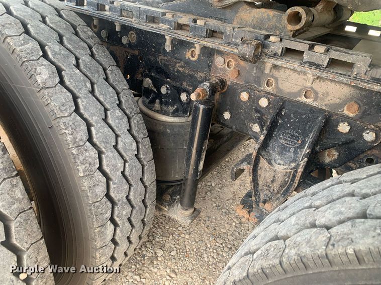 image for item LH9746 2000 Mack CX613  semi truck