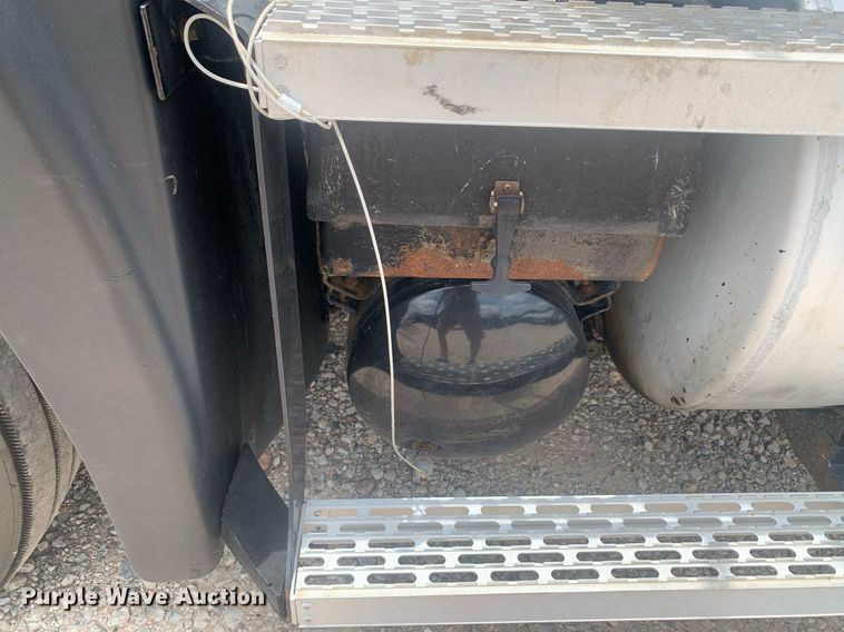 image for item LH9746 2000 Mack CX613  semi truck