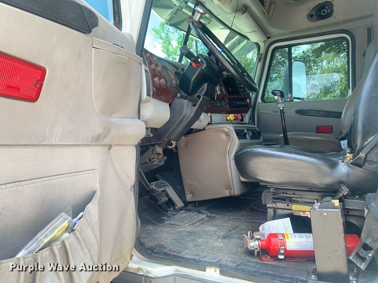 image for item LH9746 2000 Mack CX613  semi truck