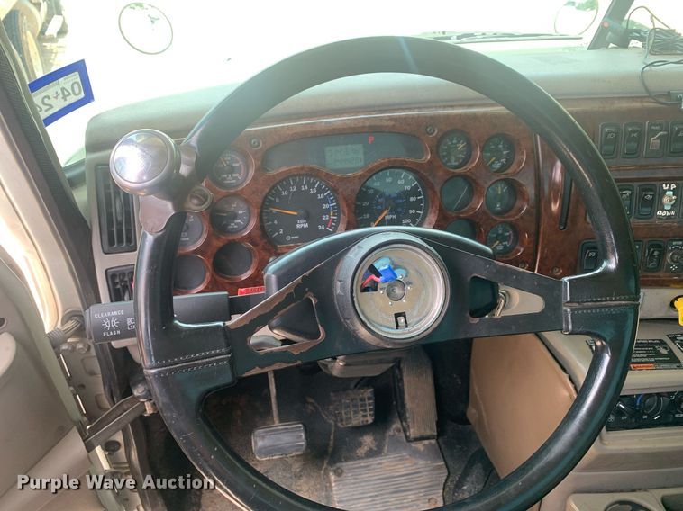 image for item LH9746 2000 Mack CX613  semi truck