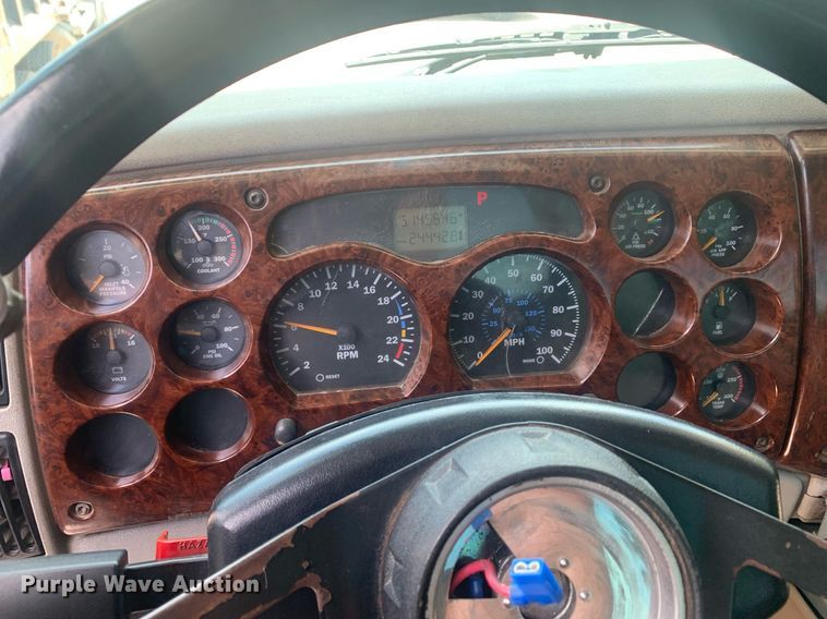 image for item LH9746 2000 Mack CX613  semi truck