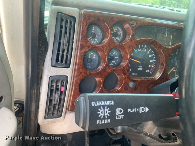 image for item LH9746 2000 Mack CX613  semi truck