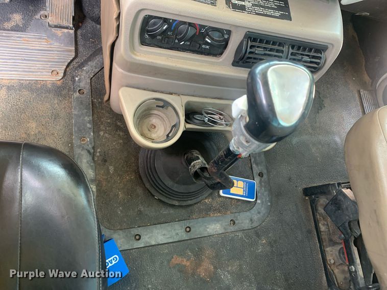 image for item LH9746 2000 Mack CX613  semi truck