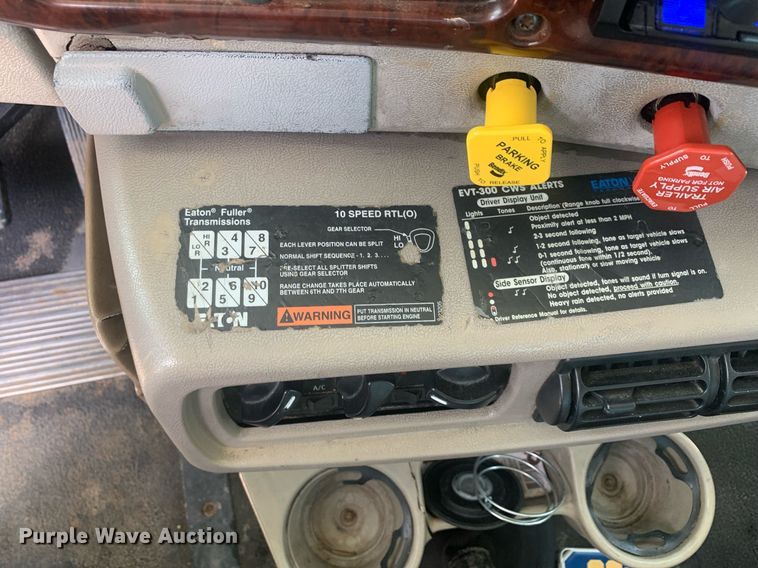 image for item LH9746 2000 Mack CX613  semi truck