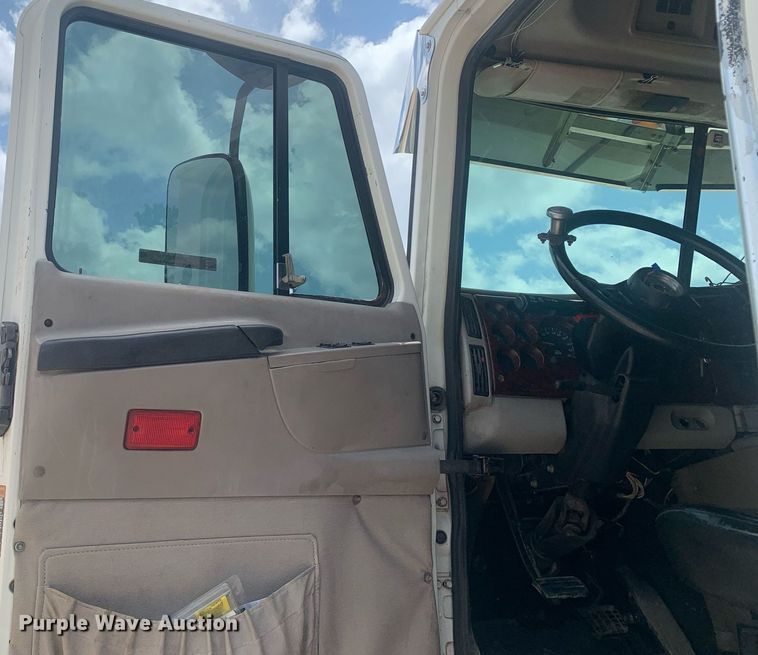 image for item LH9746 2000 Mack CX613  semi truck