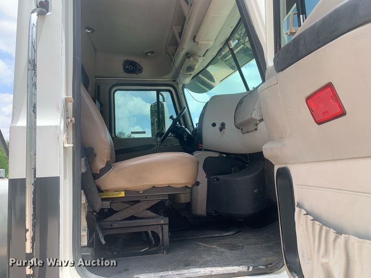 image for item LH9746 2000 Mack CX613  semi truck