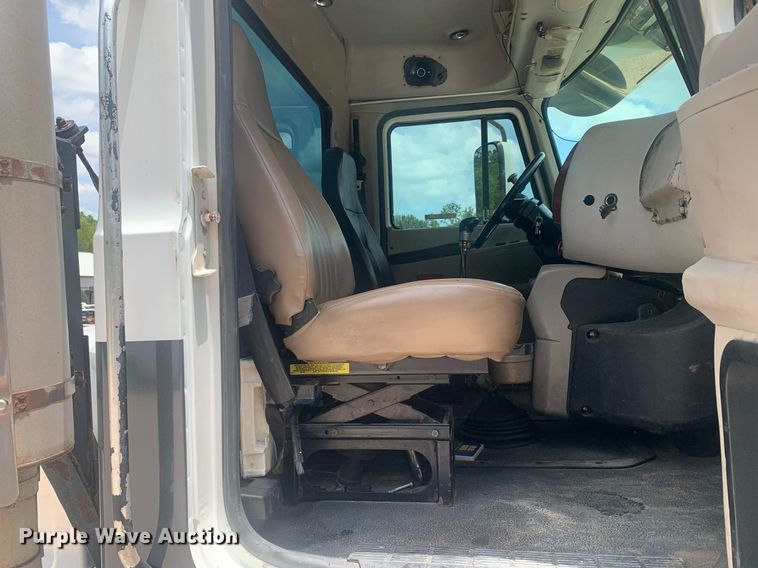 image for item LH9746 2000 Mack CX613  semi truck