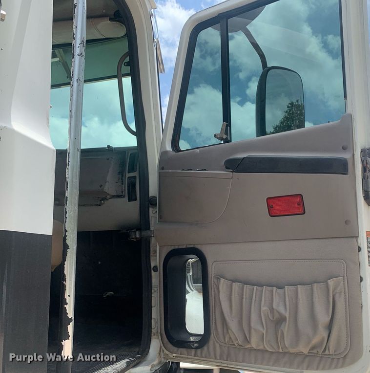 image for item LH9746 2000 Mack CX613  semi truck