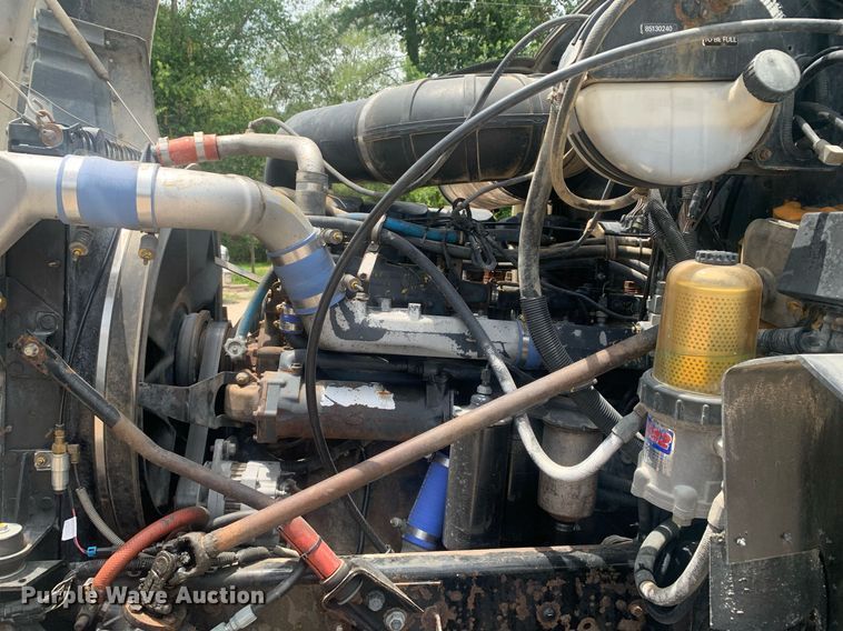 image for item LH9746 2000 Mack CX613  semi truck