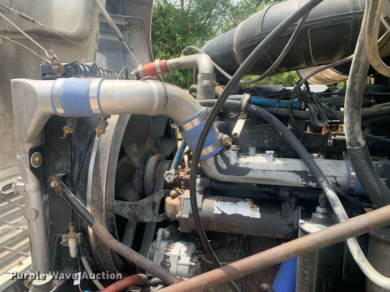 image for item LH9746 2000 Mack CX613  semi truck