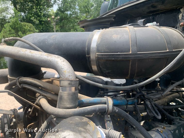 image for item LH9746 2000 Mack CX613  semi truck