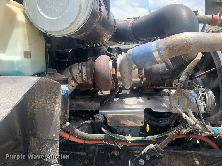 image for item LH9746 2000 Mack CX613  semi truck