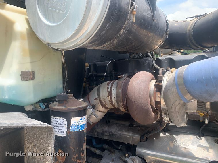 image for item LH9746 2000 Mack CX613  semi truck