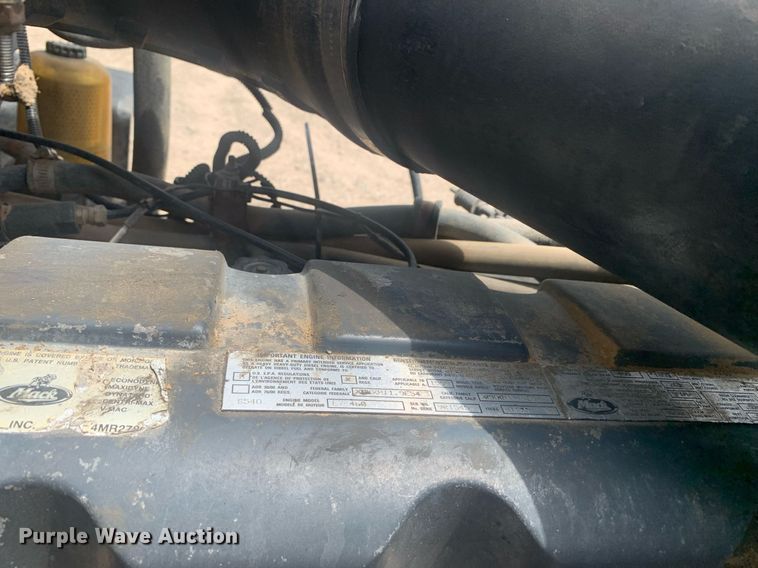 image for item LH9746 2000 Mack CX613  semi truck