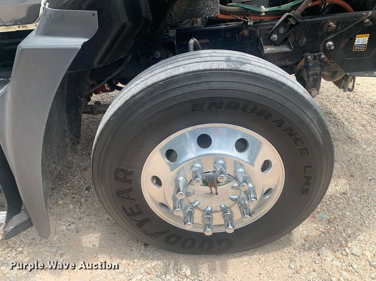 image for item LH9746 2000 Mack CX613  semi truck