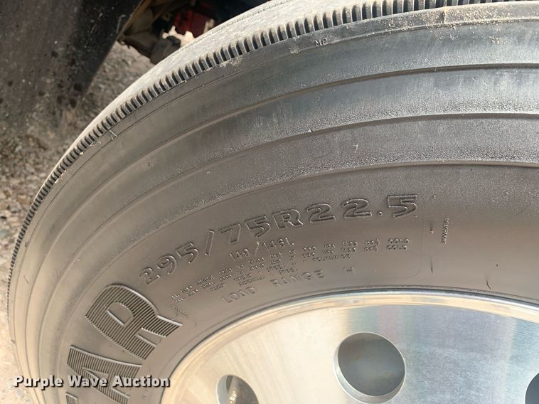 image for item LH9746 2000 Mack CX613  semi truck