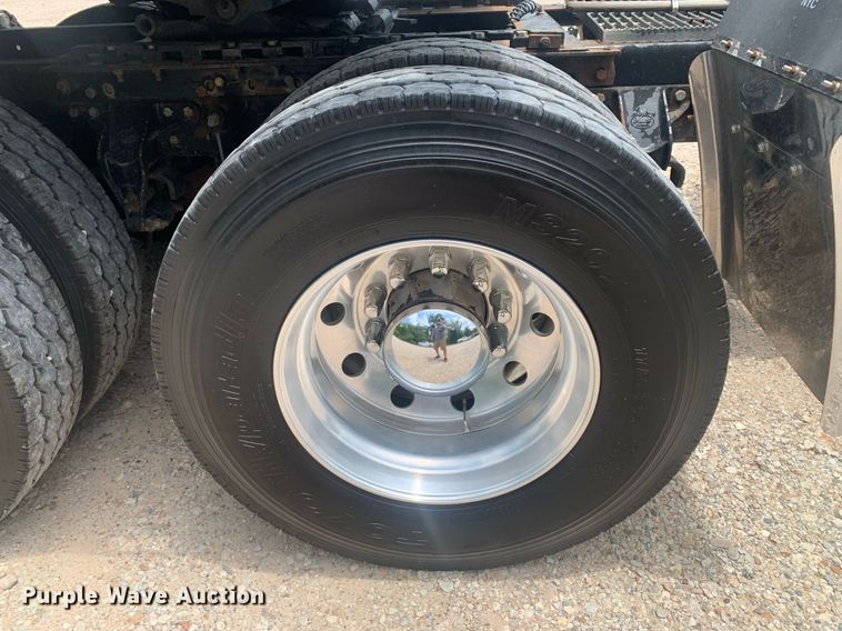 image for item LH9746 2000 Mack CX613  semi truck