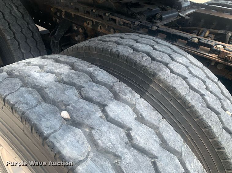 image for item LH9746 2000 Mack CX613  semi truck