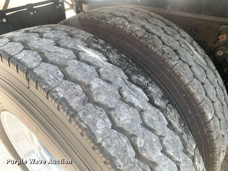 image for item LH9746 2000 Mack CX613  semi truck