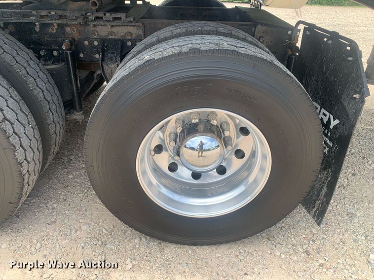 image for item LH9746 2000 Mack CX613  semi truck