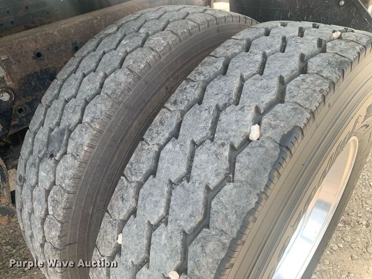 image for item LH9746 2000 Mack CX613  semi truck