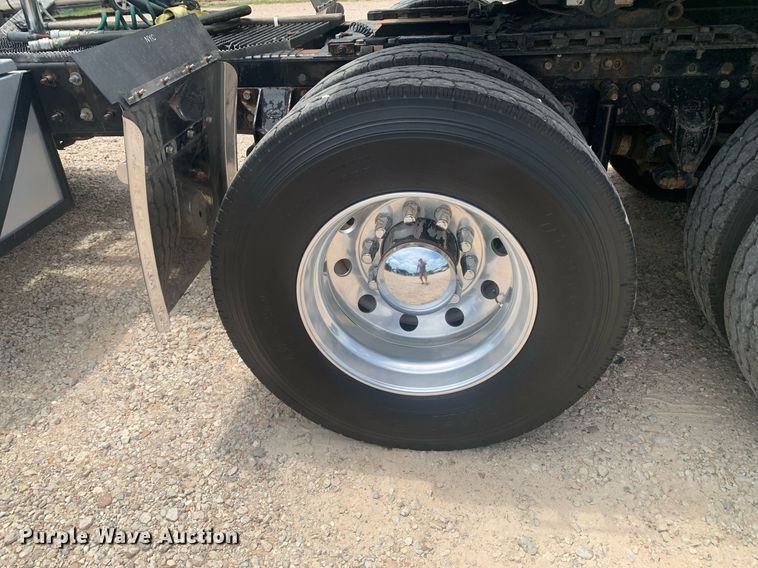 image for item LH9746 2000 Mack CX613  semi truck