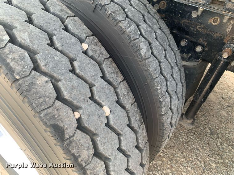 image for item LH9746 2000 Mack CX613  semi truck