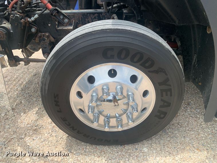 image for item LH9746 2000 Mack CX613  semi truck