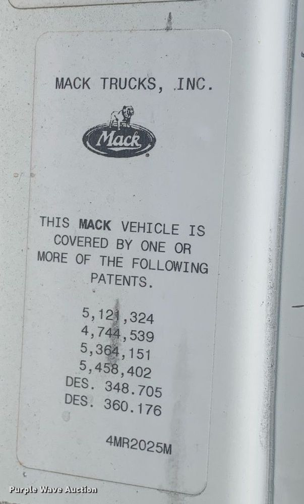 image for item LH9746 2000 Mack CX613  semi truck