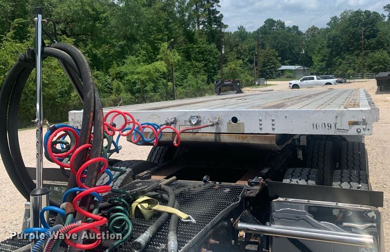 image for item LH9747 2001 Transcraft Eagle  flatbed trailer