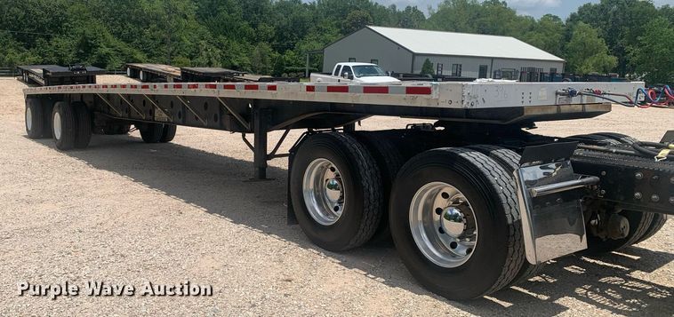 image for item LH9747 2001 Transcraft Eagle  flatbed trailer