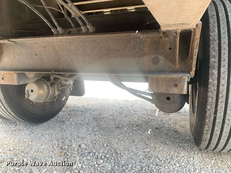 image for item LH9747 2001 Transcraft Eagle  flatbed trailer