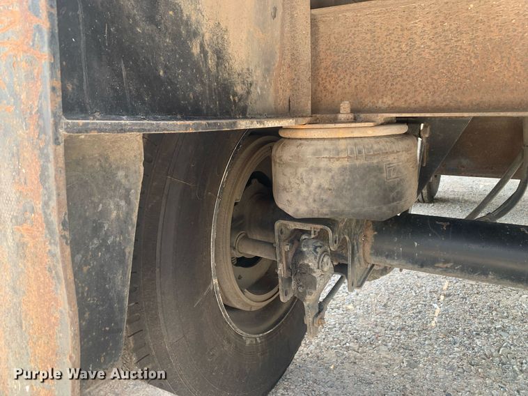 image for item LH9747 2001 Transcraft Eagle  flatbed trailer