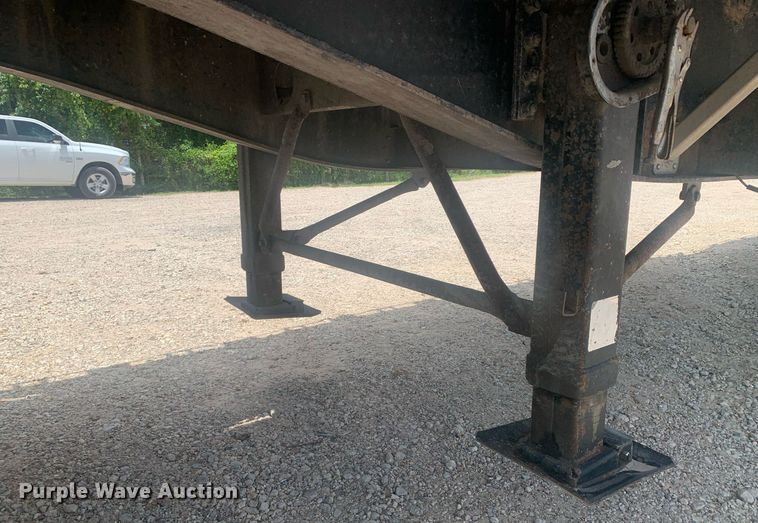 image for item LH9747 2001 Transcraft Eagle  flatbed trailer