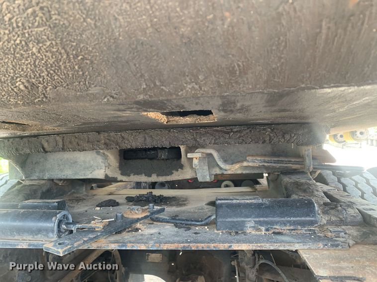 image for item LH9747 2001 Transcraft Eagle  flatbed trailer