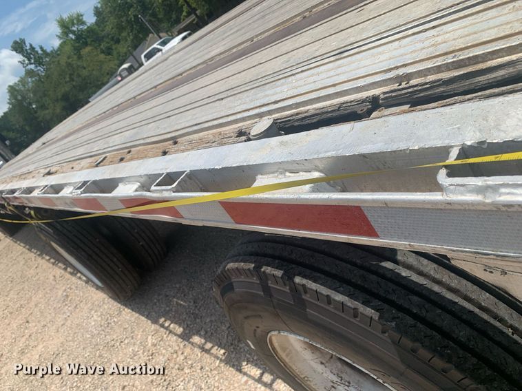 image for item LH9747 2001 Transcraft Eagle  flatbed trailer