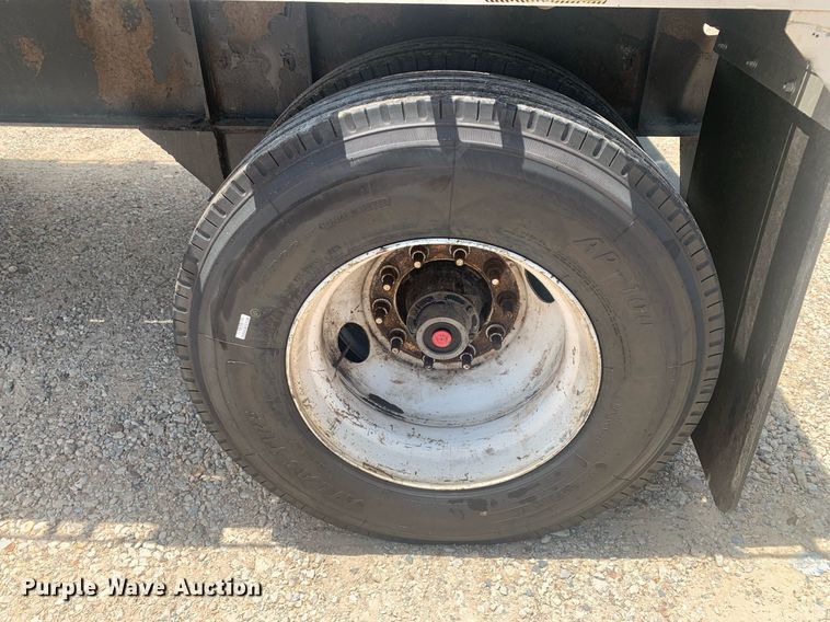 image for item LH9747 2001 Transcraft Eagle  flatbed trailer