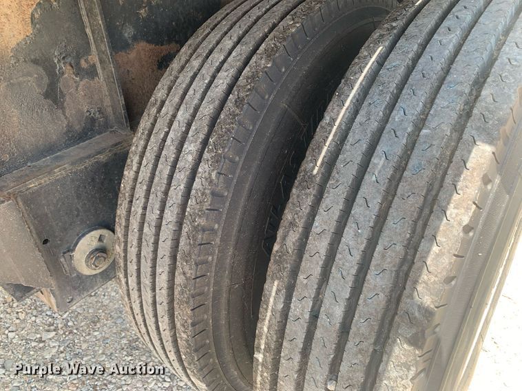 image for item LH9747 2001 Transcraft Eagle  flatbed trailer