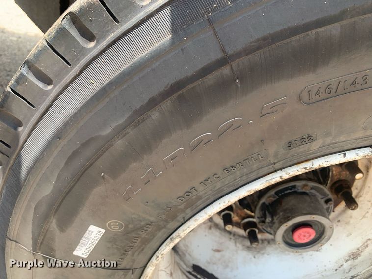 image for item LH9747 2001 Transcraft Eagle  flatbed trailer