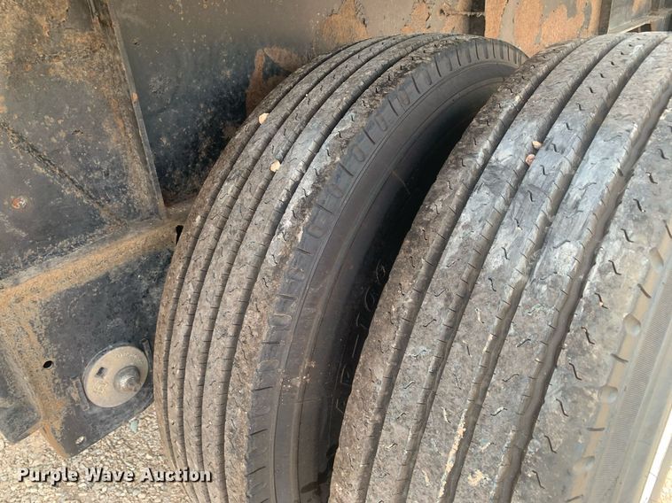 image for item LH9747 2001 Transcraft Eagle  flatbed trailer