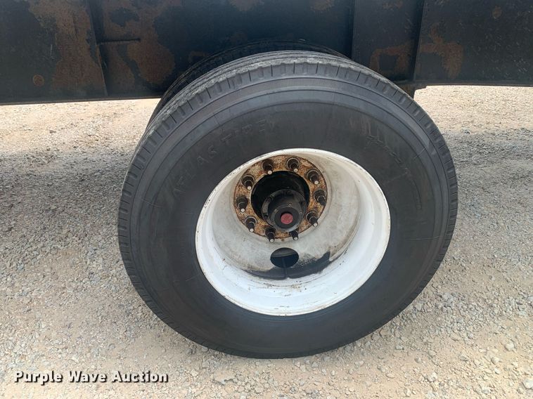 image for item LH9747 2001 Transcraft Eagle  flatbed trailer