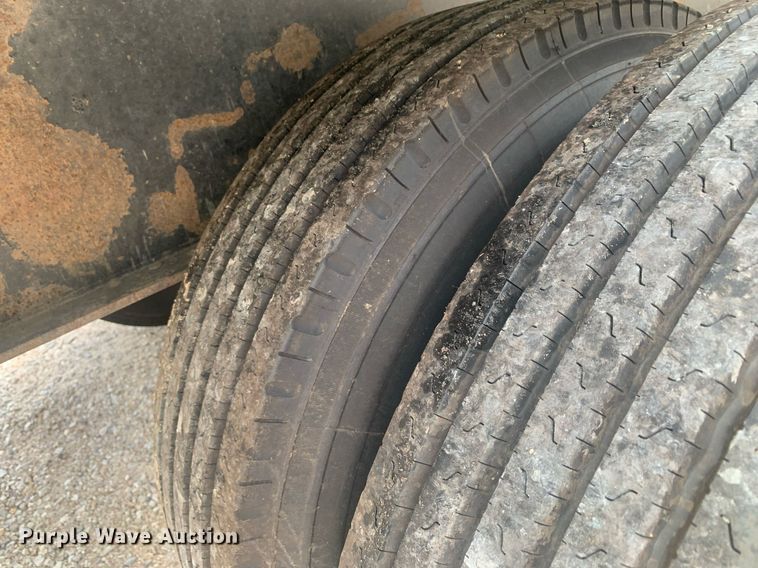 image for item LH9747 2001 Transcraft Eagle  flatbed trailer