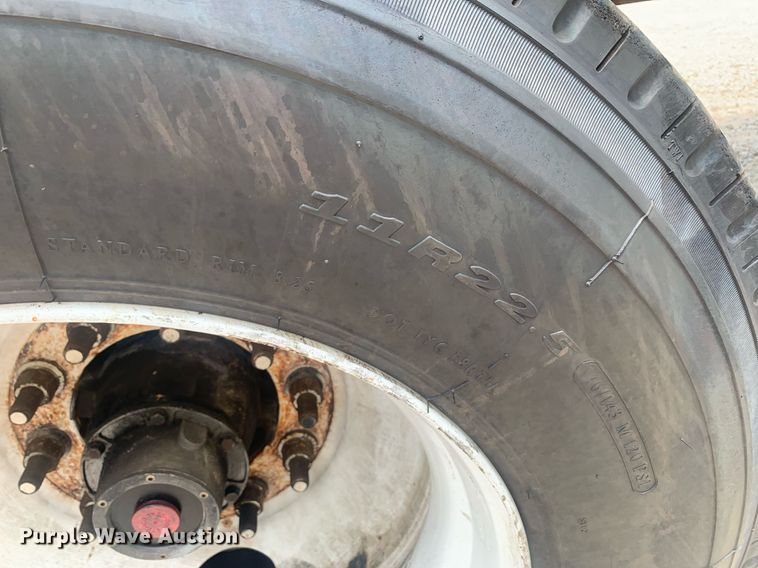 image for item LH9747 2001 Transcraft Eagle  flatbed trailer